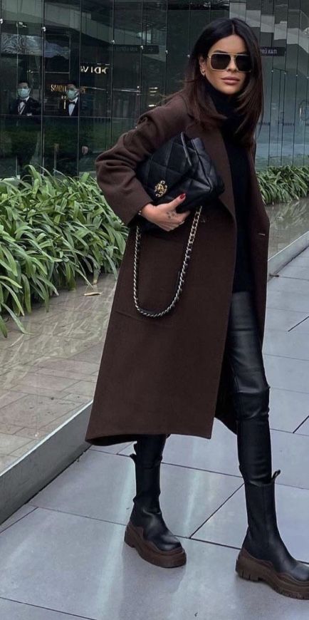 Black Boot Outfits, Vinter Mode Outfits, Boots Outfit Ideas, Chelsea Boots Outfit, Black Boots Outfit, Fall Fashion Coats, Nyc Outfits, Boot Outfits, Influencers Fashion