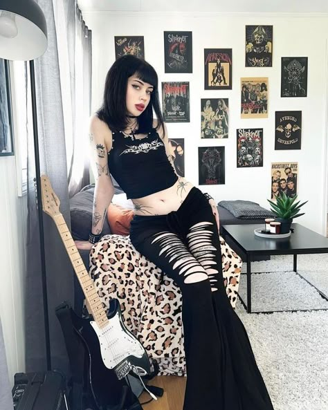 Goth Clothes Inspiration, Goth Rockstar Outfits, Punk Rock Show Outfit, Cute Rockstar Outfit, Goth Music Festival Outfit, Goth Fashion Inspo Outfits, Cute Goth Summer Outfits, Goth Coachella Outfit, Gothic Date Outfit