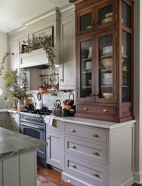 Victorian English Kitchen, 1920 Kitchen Ideas, Historical Kitchen Renovation, Victorian Cottage Kitchen Ideas, Vintage Traditional Kitchen, Traditional Vintage Kitchen, Kitchen With Antique Furniture, English Country Style Kitchen, Antique Hutch In Kitchen