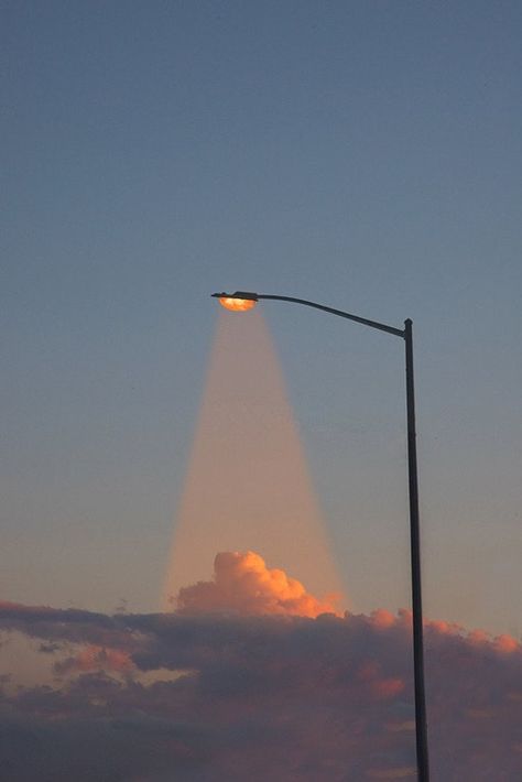 Pc Backgrounds, Backgrounds Instagram, Images Hello Kitty, Clouds In The Sky, Fotografi Vintage, Hapkido, Street Light, Sky Aesthetic, Scenery Wallpaper