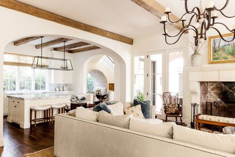 traditional online living room design feature Rustic Tuscan Living Room, Living Room Mediterranean, Living Room Elegant, Mediterranean Living Rooms, Mediterranean Living Room, Mediterranean Interior Design, Mediterranean Interior, Mediterranean Decor, Transitional Living Rooms