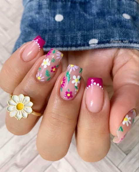 Nail Art Designs Mexican, Spring 2025 Nail Ideas, Bright Floral Nails, Mexican Flower Nails, Mexican Nail Art Mexico, Mexican Nails Designs Mexico, Berlin Nails, Mexico Nails Designs, Mexican Inspired Nails Mexico