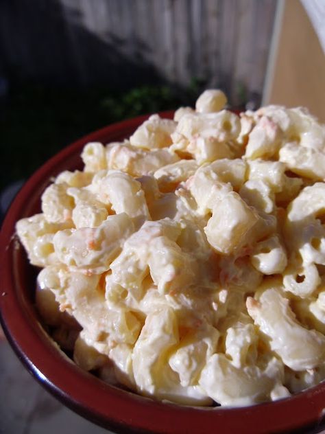 Ever since I first tried the macaroni salad at L& L Hawaiian Barbecue, I have wanted more.  And I am not a fan of macaroni salad.  U... L And L Hawaiian Macaroni Salad, L&l Macaroni Salad Recipe, Basic Macaroni Salad, Kahlua Pork, Hawaiian Mac Salad, Mac Salad Recipe, Hawaiian Macaroni Salad, Luau Food, Miniature Cooking