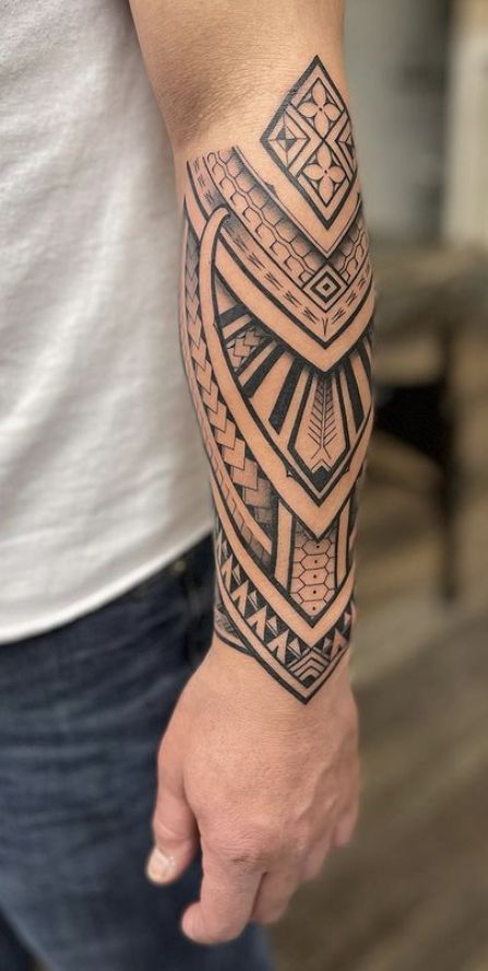 Māori Tattoo, Polynesian Tattoo Sleeve, Tato Maori, Forearm Band Tattoos, Polynesian Tattoo Designs, Maori Tattoo Designs, Forarm Tattoos, Full Sleeve Tattoos, Small Tattoos For Guys