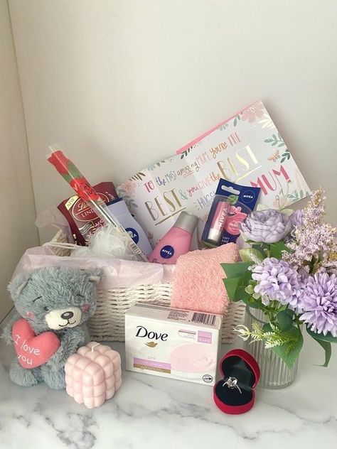 21 Insanely Cute Mother's Day Basket Ideas She'll Love Cute Birthday Box Ideas For Best Friend, Special Mothers Day Gifts, Mums Birthday Gift, Gifts Under $30, Mothersday Gifts Idea, Mothers Day Gifts Aesthetic, Mother’s Day Gift Baskets, Mother’s Day Gifts, Girly Gift Baskets