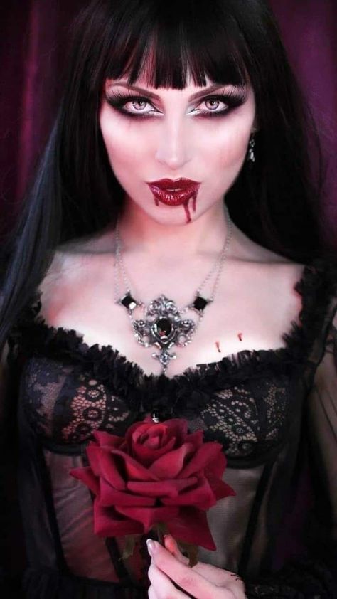 Vampiress Costume Goth, Female Vampire Makeup Halloween, Vampress Makeup, Dracula Makeup Female, Vampire Bride Makeup, Female Vampire Makeup, Vampire Photoshoot Ideas, Vampire Girl Aesthetic, Gothic Vampire Makeup