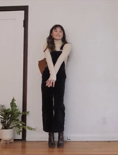 Overalls Professional Outfit, Gamine Fall Outfits, Overall Office Outfit, Retro Outfit Inspiration, Artsy Professional Style, Black Overalls Fall Outfit, Office Overalls Outfit, Turtle Neck With Overalls, Cute Fall Office Outfits