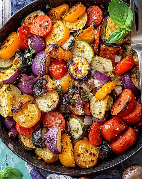 Mediterranean Roasted Vegetables - Recipessin Roasted Vegetables With Mushrooms, Roasted Eggplant And Peppers, Seasoned Veggies Roasted Vegetables, Slow Roasted Vegetables, Bell Pepper Healthy Recipes, Mediterranean Diet Eggplant Recipes, Oven Baked Vegetables Recipes, Roasted Bell Peppers Oven, Mediterranean Vegetable Recipes