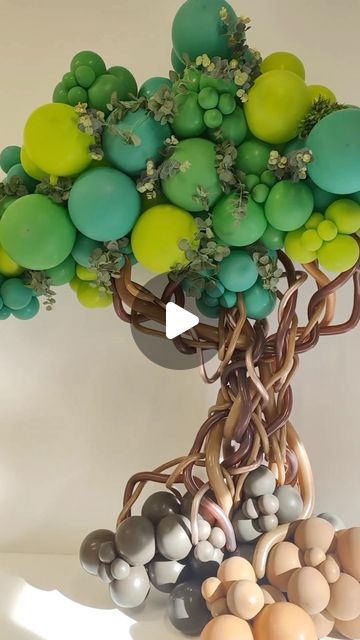 Party & Event Inspiration by Annie Harutoonian on Instagram: "Balloon trees 🌳💚 by @blow_it_with_bex #theeventcollectivex" Balloon Garland Tree, Balloon Tree Diy How To Make, Tree Balloon Decoration, Balloon Tree Diy, Tree Balloon Arch, 1 St Birthday Decoration Ideas, Baby Shower Balloon Ideas, Green Baby Shower Ideas, Balloon Birthday Decorations