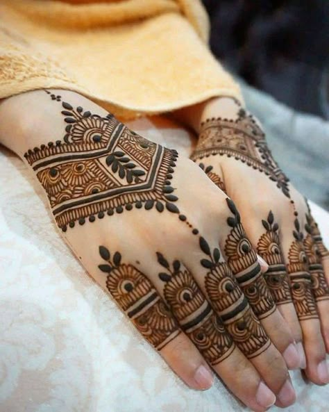 Aesthetic Minimal Mehndi, Minimal Mehndi Design, Minimal Mehndi, Simple Mehandi Designs, Simple Mehandi, New Mehndi Design, Mehndi Designs Fingers, Henna Tattoo Designs Hand, Mehndi Designs For Kids