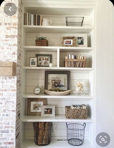 Bookshelves Styling, White Wash Brick Fireplace, Ikea 2015, Decorating Bookshelves, Fireplace Built Ins, Apartment Goals, Bookcase Decor, Regal Design, Bookshelf Styling