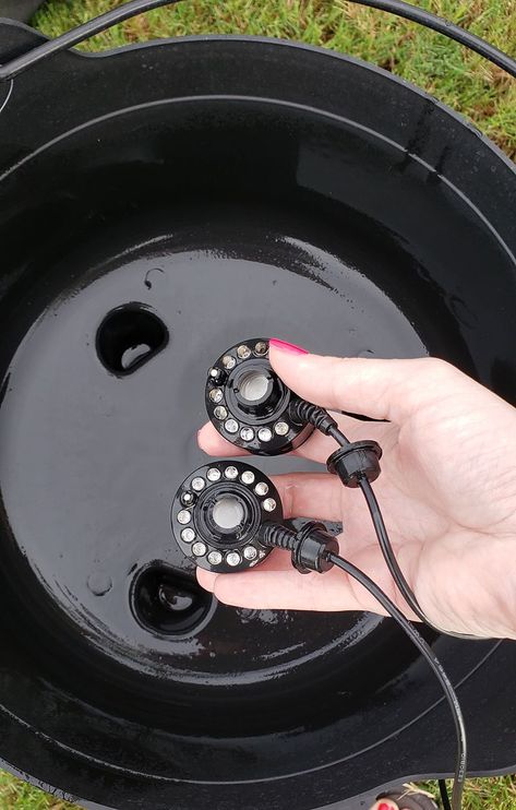 Bubbling Cauldron, Cheap Diy Halloween Decorations, Halloween Outside, Halloween Props Diy, Halloween Decor Diy, Halloween Decorations Outdoor, Halloween Goodies, Scary Halloween Decorations, Halloween Outdoor