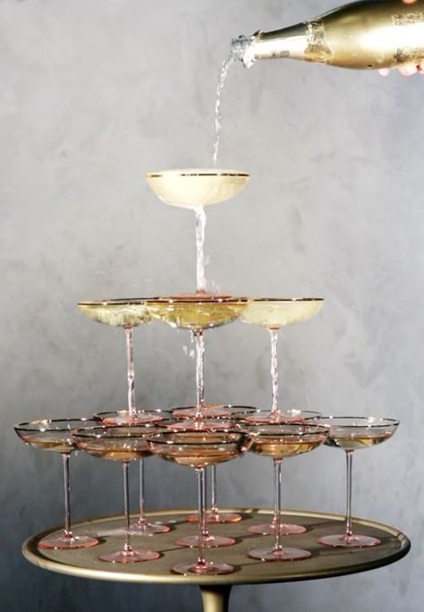 Champagne Tower, Modern Wedding Inspiration, The Great Gatsby, Spring Inspiration, Champagne Glasses, Great Gatsby, Cocktail Hour, Nouvel An, Gossip Girl