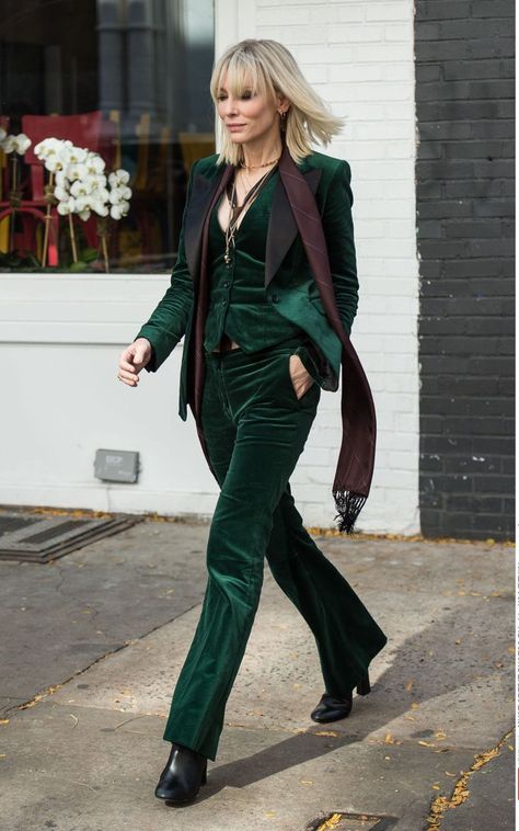 Green Velvet Suit, Cate Blanchett Style, Velvet Jackets Women, Velvet Suit, Womens Suits, Nicole Richie, Rosie Huntington Whiteley, Gwen Stefani, Cate Blanchett