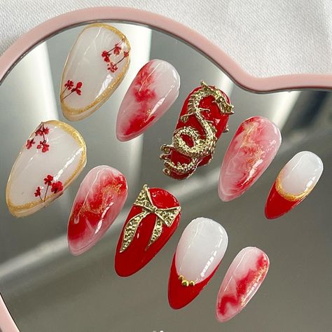 Year of the Dragon: 24 Gorgeous Lunar New Year Nail Sets Chinese New Year Snake Nails, Year Of Snake Nails, Lunar Year Nails, Chinese New Year Nails Snake, Lunar New Years Nails, Nail For New Years Ideas, Dragon Inspired Nails, Lunar New Year Nails Snake, Nail China Style