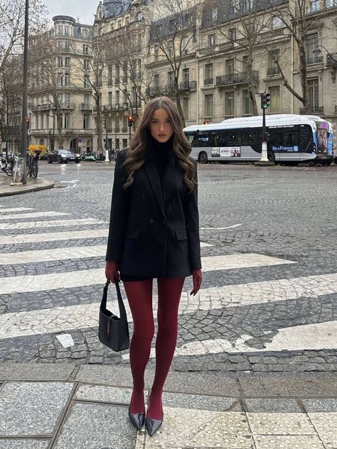 Red Tights Outfit, Red Tights, Skandinavian Fashion, Chique Outfits, Paris Outfits, Looks Street Style, Looks Chic, Autumn Outfit, Outfit Inspo Fall