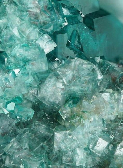 This used to be my iPhone lockscreen/ home screen/ screensaver Turquoise Aesthetic, Crystal Background, Stone Wallpaper, Crystal Aesthetic, Turquoise Crystal, Turquoise Glass, Minerals And Gemstones, Abstract Nature, Color Textures