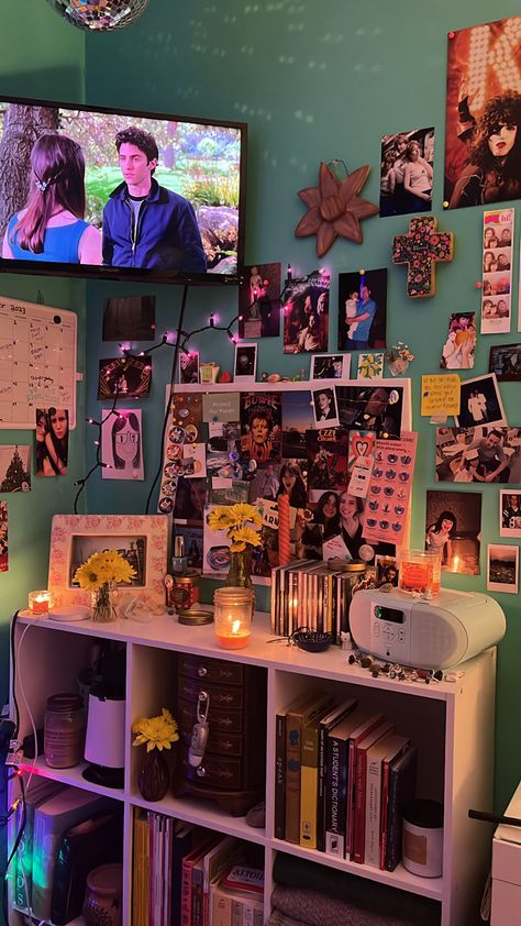 Movie Collection Display Aesthetic, Bedroom 2000s Aesthetic, 1990s Room Aesthetic, 1990 Room Aesthetic, Film Themed Room, 2000s Aesthetic Room Decor, Bedroom Ideas 2000s, 1980s Room Decor, 1980s Room Aesthetic