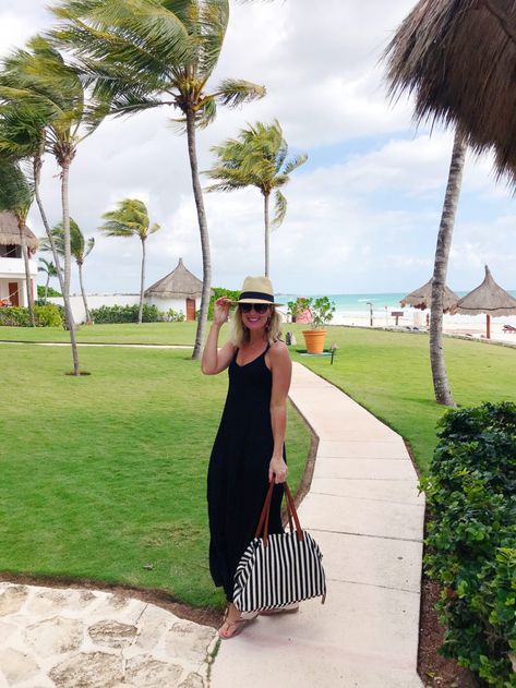 Resort Style 2023, Womens Mexico Vacation Outfits, Cancun Winter Outfits, Mexico 2023 Outfits, Dresses For Mexico Vacation For Women, Mexico Wardrobe Vacation Packing, Outfits For Mexico Resort, Can Cun Mexico Outfits, Mexico Vacation Outfits Mom