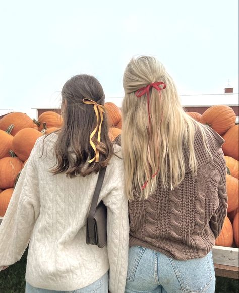 #fallaesthetic #autumn #cozy #october #gilmoregirls #starshollow #pumpkin #pumpkinspice #coffee #fallenleaves #fall Pumpkin Patch Photoshoot, Gilmore Girls Seasons, Hidden Photos, Pumpkin Patch Outfit, Fall Inspo, Fall Photoshoot, Cozy Autumn, Fall Fits, Fall Pictures