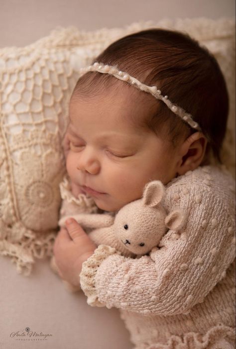 Elegant Newborn Photography, Newborn Photoshoot Girly, Newborn Themed Photoshoot, Newborn Photography Girly, Baby Boy Newborn Photography, Newborn Family Photos, Newborn Baby Photoshoot, Baby Images, Newborn Shoot