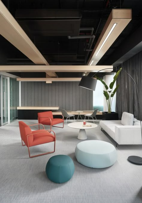 Nestlé R Office Lounge Seating, Collaborative Office, Ocicat, Modern Office Interiors, Office Interior Design Modern, Modular Lounges, Office Lounge, Lounge Design, Workplace Design