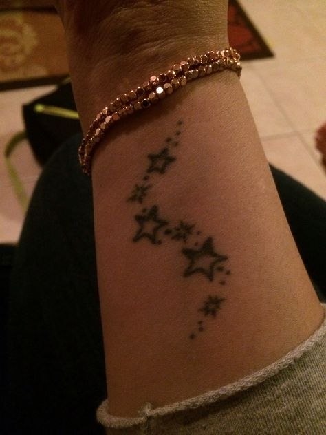 Reach for the stars Reach For The Stars Tattoo, Stars Tattoo, Cute Hand Tattoos, Pretty Hand Tattoos, 4 Tattoo, Pretty Tattoos For Women, Tattoos For Black Skin, Dope Tattoos For Women, Stylist Tattoos