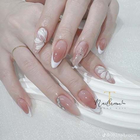 Nail Art Collection 65 French Tip Nails Sharp, Nail Tay Cute, Elegant Nail Designs 2024, Cute Nails French Tip, Cute Nails French, Aesthetic White Nails, Pretty Nails Acrylic, Nail Inspo Aesthetic, Nails Sharp