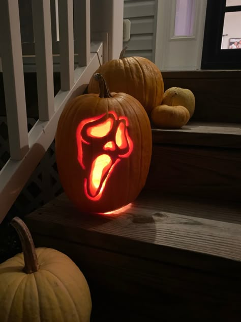 #pumpkincarvingstencils #pumpkins #ghostface #halloween Scream Mask Pumpkin Carving, Pumpkin Carving Inspo Creative, Pumpkin Carving Ideas Ghostface, Scream Pumpkin Carving Ideas, Art The Clown Pumpkin Carving, Pumkin Inspo Carving, Pumpkin Carving Ideas Ghost Face, Pumpkin Carving Ghost Face, Pumpkin Carving Ideas Scream