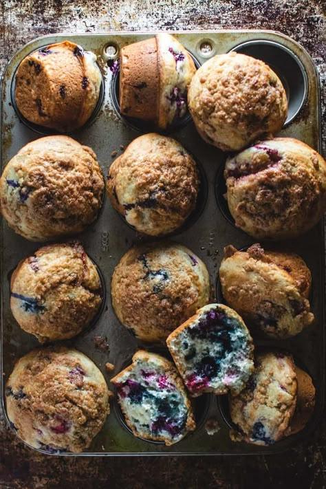 Moist, easy, delicious and versatile. What more could you ask for in a muffin recipe? This Mixed Berry Muffins With Streusel Topping recipe is a must have for your back pocket! #muffins #berries #berrymuffin #strewsel #easy My Pocket Kitchen, Triple Berry Muffins, Berry Muffin Recipe, Streusel Topping Recipe, Muffins With Streusel Topping, Mixed Berry Muffins, Pocket Kitchen, Healthy Cupcakes, Berry Crumble