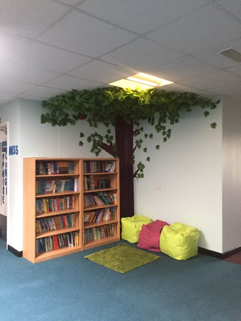 Reading Nook School Library, Reading Corner Tree Classroom, Tree Reading Corner Classroom, Book Corner Classroom Ks2, Classroom Trees Corner, Ks2 Reading Corner, Woodland Reading Corner, Forest Reading Corner, Corner Tree Decor