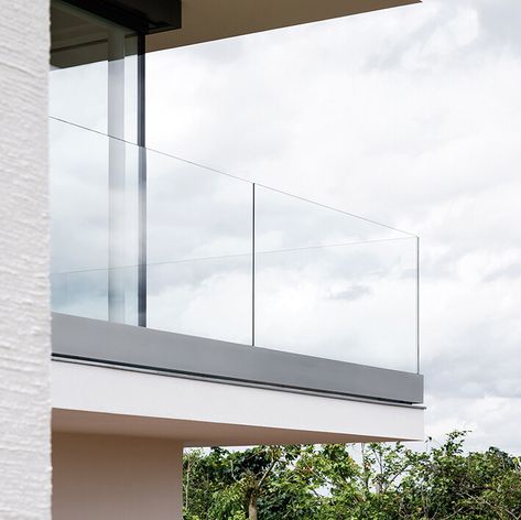 Frameless Glass Balustrades by PAULI + SOHN | Media - Photos and Videos - 1 | Archello Glass Railing Design, Frameless Glass Balustrade, Fence Planters, Glass Fence, Glass Balcony, Glass Railings, Brick Fence, House Balcony, Horizontal Fence