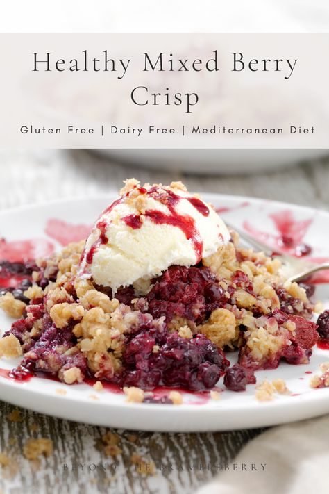 Mediterranean Diet Desserts, Mixed Berry Crisp, Mediterranean Diet Recipes Breakfast, Mediterranean Diet Recipes For Beginners, Mediterranean Desserts, Mediterranean Diet Snacks, Mediterranean Diet Food List, Mediterranean Recipes Healthy, Berry Crisp