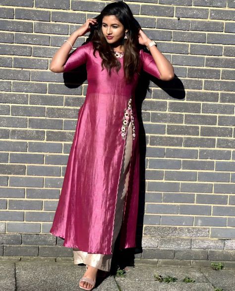 Dress Designs For Stitching, Stylish Kurtis Design, Long Gown Design, Simple Frocks, Latest Dress Design, Simple Kurta Designs, Simple Kurti Designs, Long Kurti Designs, Long Dress Design