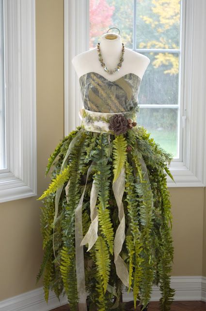 Manniquin Christmas Tree, Diy Mannequin, Woodland Fairy Costume, Nature Costume, Mother Nature Costume, Dress Form Christmas Tree, Mannequin Christmas Tree, Fairy Diy, Christmas Tree Costume