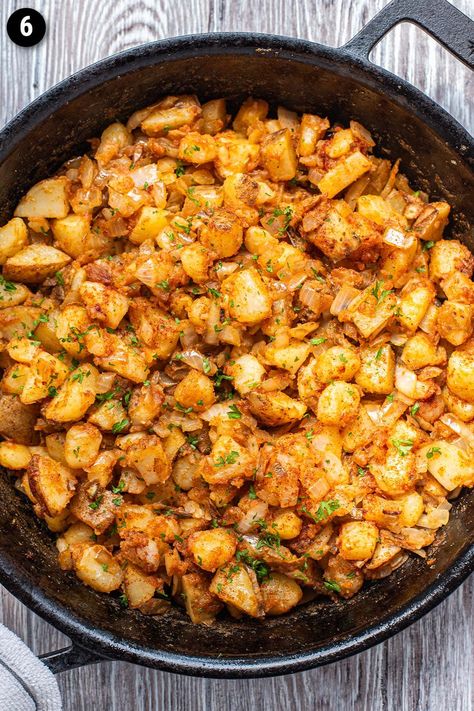 These diner-style home fries are one of my favorite breakfast sides! Parboiled and sauteed potatoes smothered in a blend of garlic powder, onion powder, and paprika for a flavorful breakfast potato that pairs perfectly with toast, eggs, and baked bacon. Fried Breakfast Potatoes, Breakfast Potatoes Skillet, Breakfast Potato, Sweet Potato Breakfast Hash, Toast Eggs, Breakfast Skillet Recipes, Sauteed Potatoes, Tater Tot Breakfast Casserole, Breakfast Sides