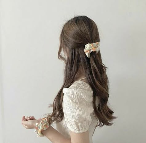 minimalist beige white black ulzzang girls girl pretty minimalism minimalistic aesthetic korean aesthetic japanese aesthetic pearls braids plaits ponytails blonde brown black aesthetic hairstyles b e v e r l y Trendy Short Hair, Trendy Short Hair Styles, Aesthetic Hair, Ulzzang Girl, Cute Hairstyles, Korean Girl, Brown Hair, Hair Inspo, Hair Ideas