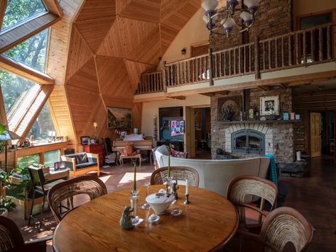 Wooden Geodesic Dome, Dome Shaped House, Dome House Exterior, Earth Dome Homes, Modern Dome House, Geodesic Dome Homes Floor Plans, Geodesic Dome Homes Interiors, Geodesic Dome Interior, Concrete Dome House