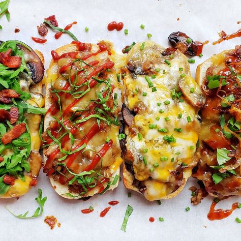 These Zapiekanka (also known as "Polish pizza") are a popular Polish street food. As soon as I learned about them, I was excited to try my hand at making these toasted open-faced sandwiches that are made from a sliced baguette. Each sandwich is traditionally topped with sautéed mushrooms, cheese and that trademark drizzle of ketchup on top. For my Zapiekanka, I topped them each slightly differently: two of them with sautéed mushrooms, Monterey jack, carame… Zapiekanka Recipe, Polish Pizza, Greek Lemon Rice Soup, Vegan Mushroom Pasta, Lemon Rice Soup, Chia Parfait, Parsnip Fries, Polish Foods, Heritage Recipes