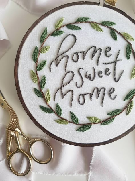 Made a housewarming gift for myself, let me know what you think! I haven't done a wreath since my early days :) Beginner Embroidery Kit, Embroidery Hoop Wall Art, Summer Florals, Beginner Embroidery, Pola Sulam, Simple Embroidery, Sewing Embroidery Designs, Hand Embroidery Art, Hand Embroidery Stitches