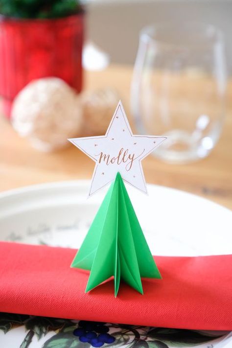 christmas table decorations - Origami Christmas tree place card Place Settings Christmas Diy, Simple Christmas Place Cards, Christmas Table Name Tag, Place Name Ideas Christmas, Christmas Place Names Diy, Table Favours Christmas, Homemade Christmas Place Settings, Table Place Names Christmas, Origami Place Cards