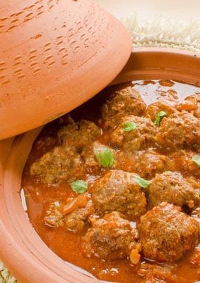 Recette de tajine aux boulette kefta marocaine Plats Ramadan, Snack Sani, Tagine Recipes, Algerian Recipes, Healthy Recipes Easy Snacks, Easy Smoothie Recipes, Health Dinner, Moroccan Food, Healthy Snacks Easy