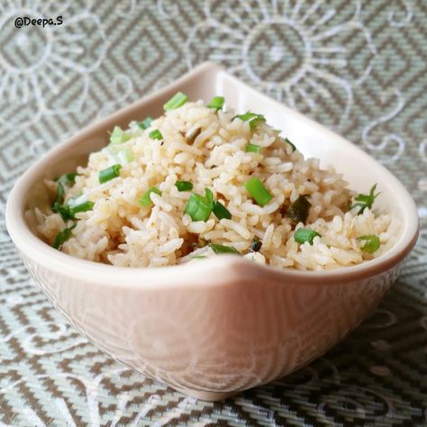 Spring Onion Rice, Onion Rice Recipe, Delicious Rice Recipes, Onion Rice, Pulao Rice, Delicious Rice, Weekday Meals, Spring Onion, Rice Recipe