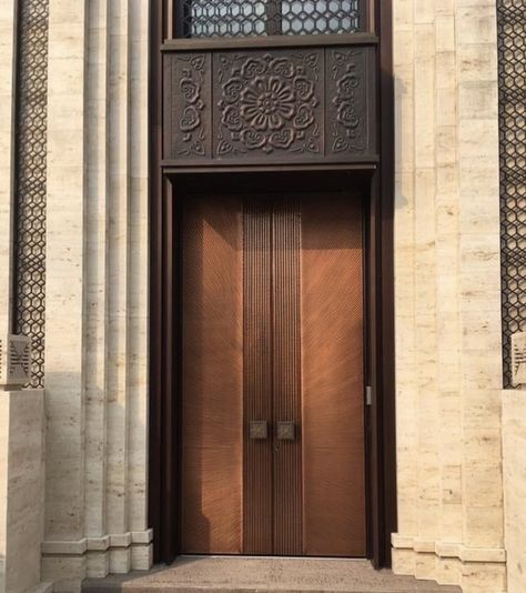 Main Door Designs, Wooden Double Doors, Double Door Entrance, Main Doors, Metal Front Door, Modern Entrance Door, Metal Doors Design, Main Entrance Door Design, Wooden Front Door Design