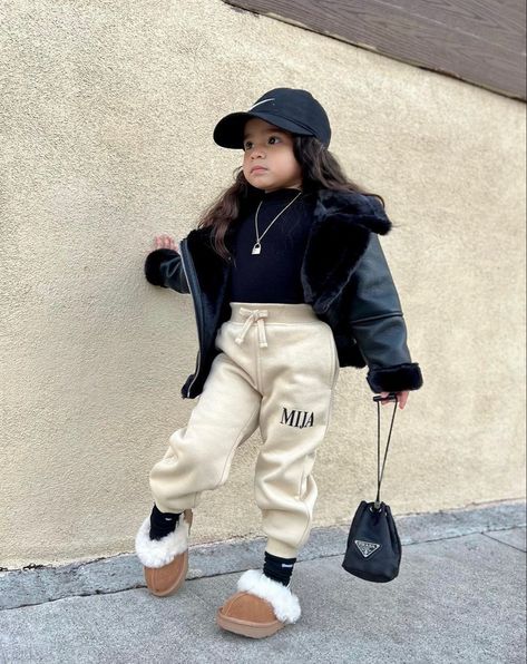 Cute Girls Outfits Kids, Girls Outfit Ideas Kids, Kids Airport Outfit, Kids Winter Outfits Girl, Winter Kids Outfits, Toddler Girl Outfits Winter, Girls Winter Outfits Kids, Toddler Fashion Girl, Stylish Kids Fashion