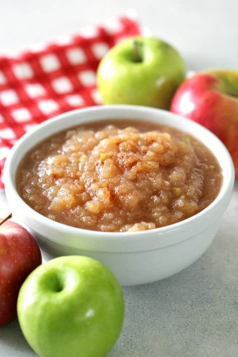 Instant Pot Easy Cinnamon Applesauce Recipe | Six Sisters' Stuff Crock Pot Applesauce, Ww Meal Ideas, 28 Day Diet, Instant Pot Applesauce, Slow Cooker Applesauce, How To Make Applesauce, Ww Snacks, Weight Watchers Plan, A Is For Apple