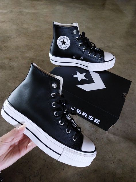 Converse Leather Black, Chuck Taylors Aesthetic, Black Leather Converse Outfit, Outfits Con Zapatillas Converse, Converse Chuck Taylor All Star Outfit, Leather Converse Outfit, Platform Leather Converse, Leather Platform Converse, Converse Leather Shoes