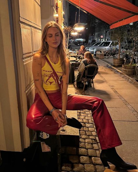 Bau Outfits, Rockstar Girlfriend Outfit, Anna Winck, Summer Party Outfit Night, Summer Going Out Outfit, Going Out Outfits Night Club, Party Outfit Night Club, Night Out Outfit Clubwear, Red Pants Outfit