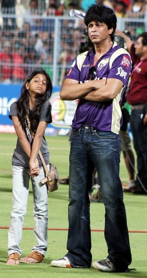 Srk Family, Shahrukh Khan Family, Meeting Celebrities, Shah Rukh Khan Movies, Suhana Khan, Workplace Culture, Bollywood Pictures, Kolkata Knight Riders, King Khan