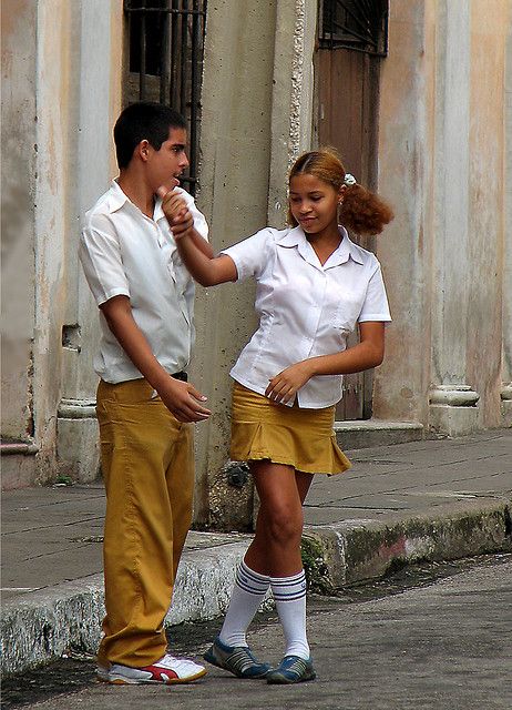 Cuban school children dancing in the street. Cuba People, Cuba Island, Cuba History, Children Dancing, Dancing In The Street, Cuba Beaches, Viva Cuba, Cuban Culture, Visit Cuba